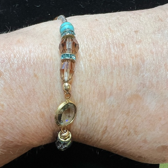 Gulten Dye swavorski crystal toggle bracelet. 7 inches. SPARKLES!!! - Picture 6 of 9